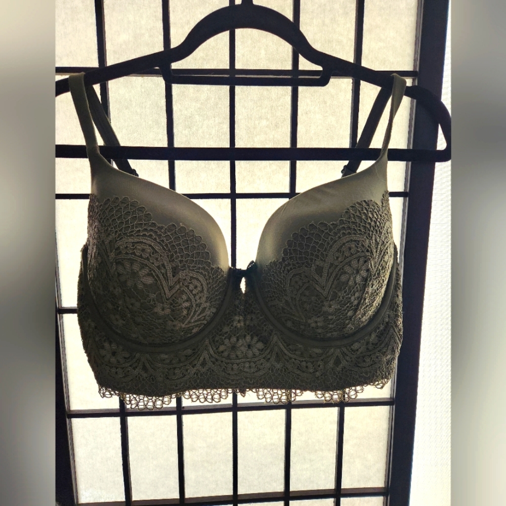 Victoria's Secret Demi Bra 36DD EUC